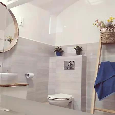 Varvoelgy Vendeghaz - Teljes Haz, Kizarolagos Hasznalattal Veszprem